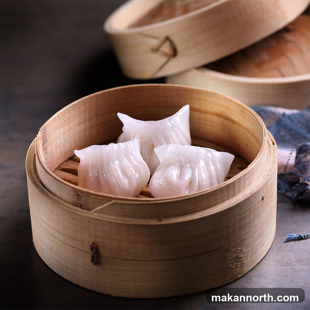 Steamed Dumplings in Bamboo Steamer