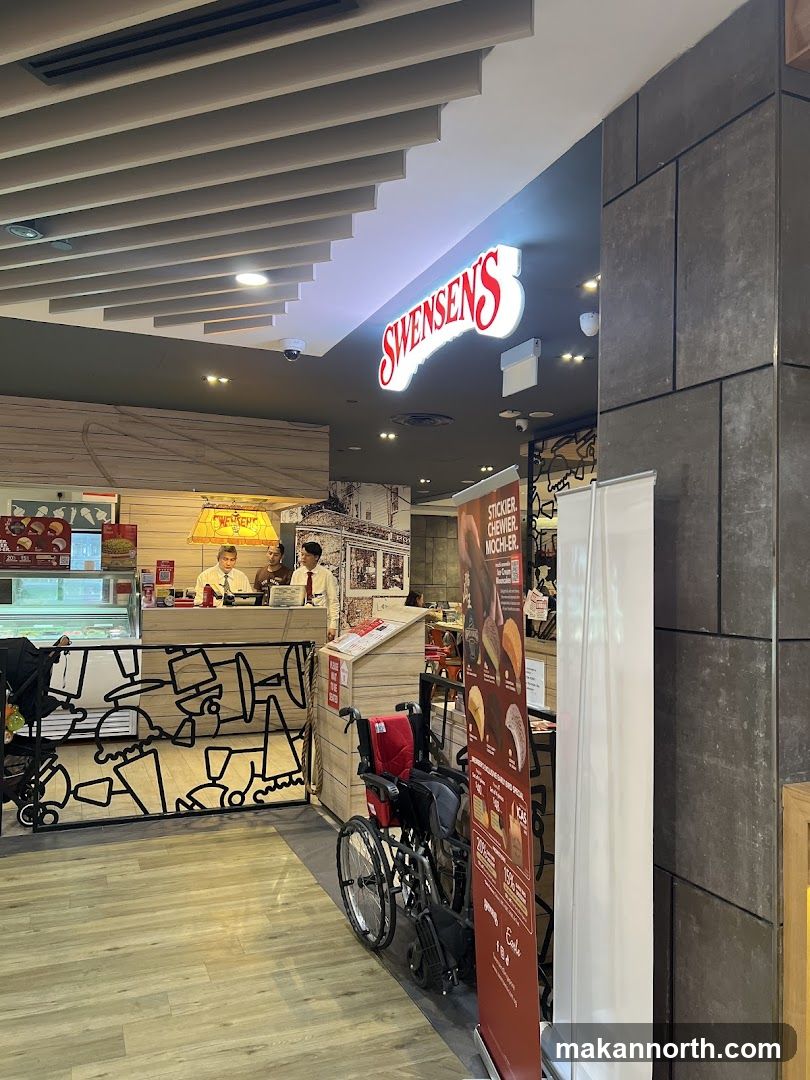 Swensen's Interior