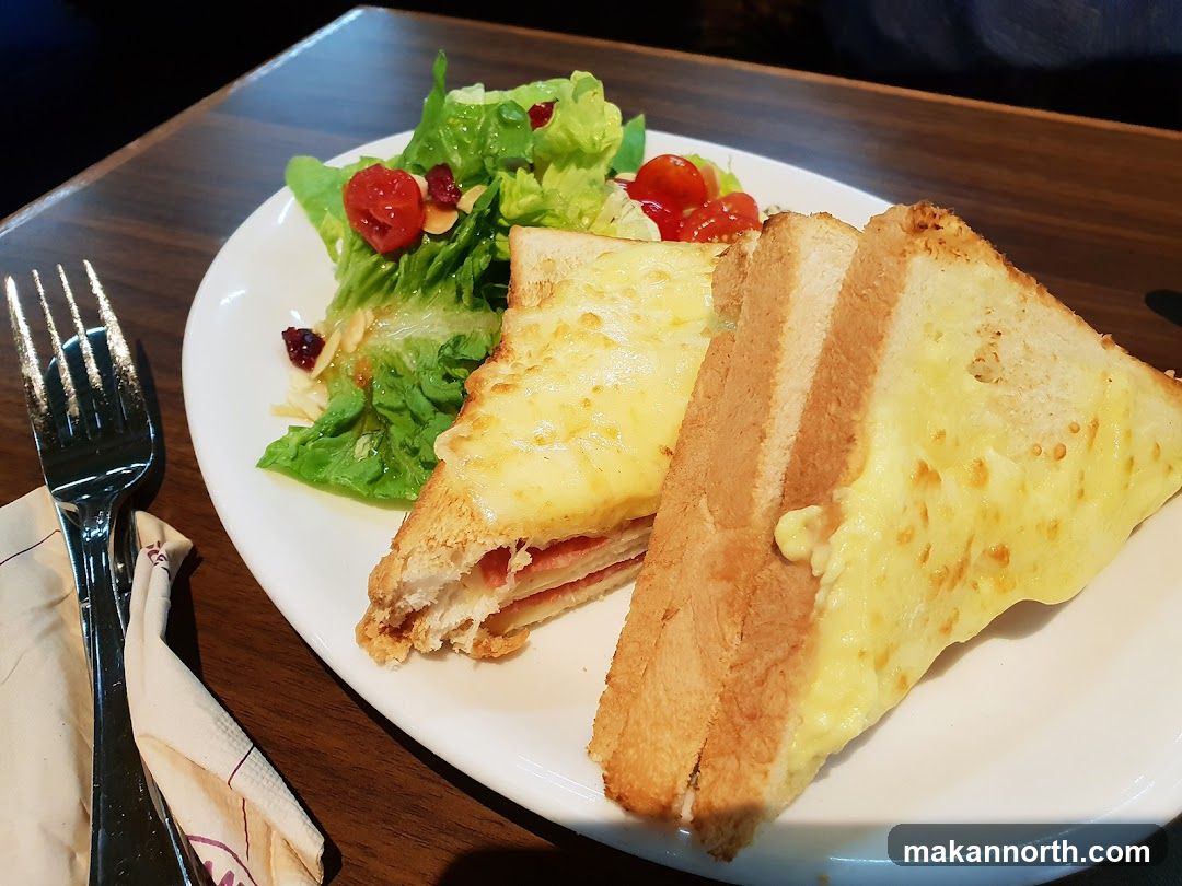 Cheese Toast with Salad