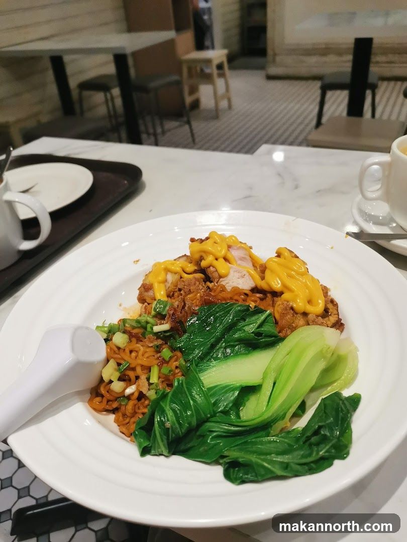 Noodles with Fried Chicken and Vegetables