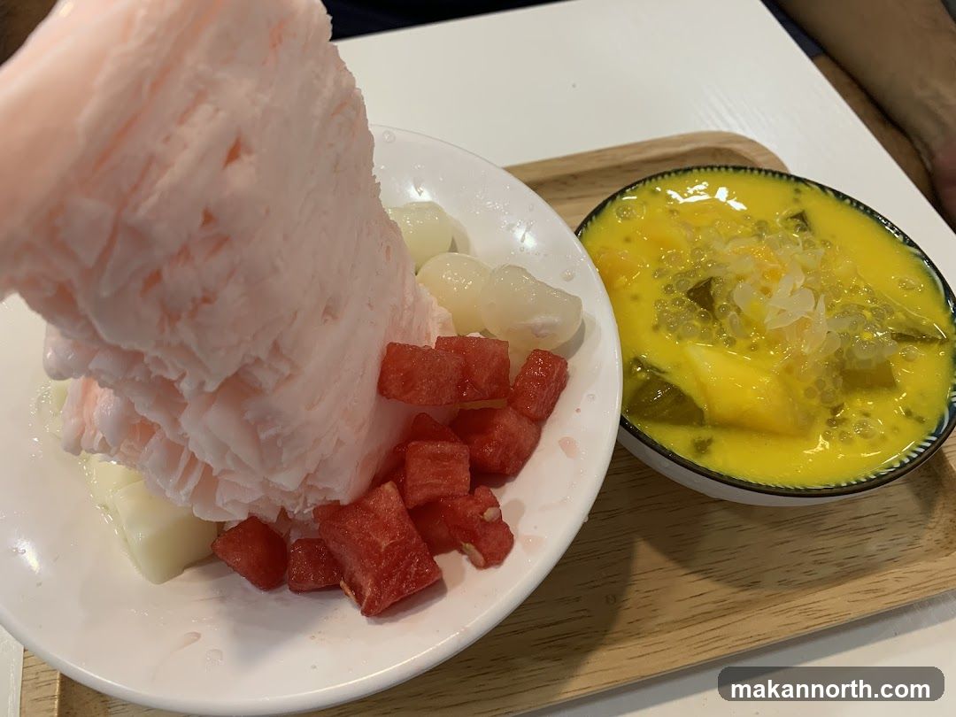 Dessert with shaved ice and mango pudding