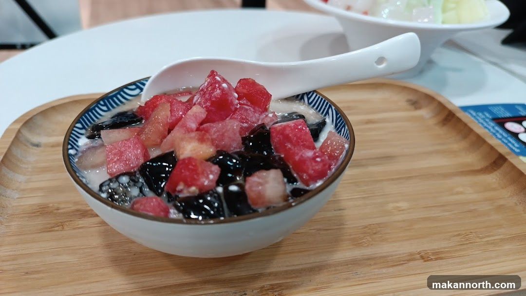 Dessert Bowl with Fruit and Jelly