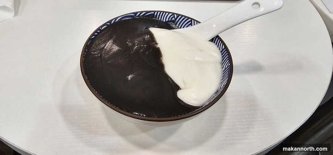 Black Sesame and White Pudding Dessert