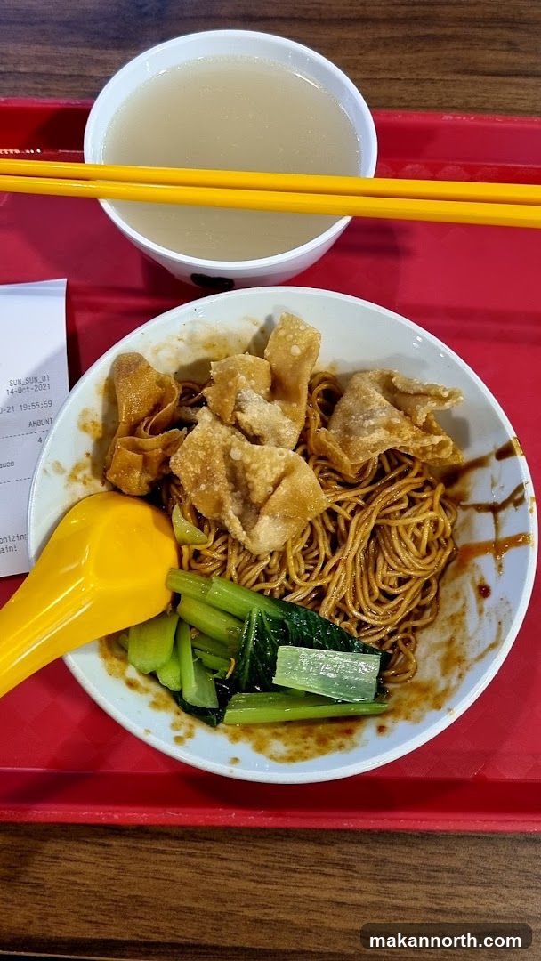Noodles with Wontons and Soup