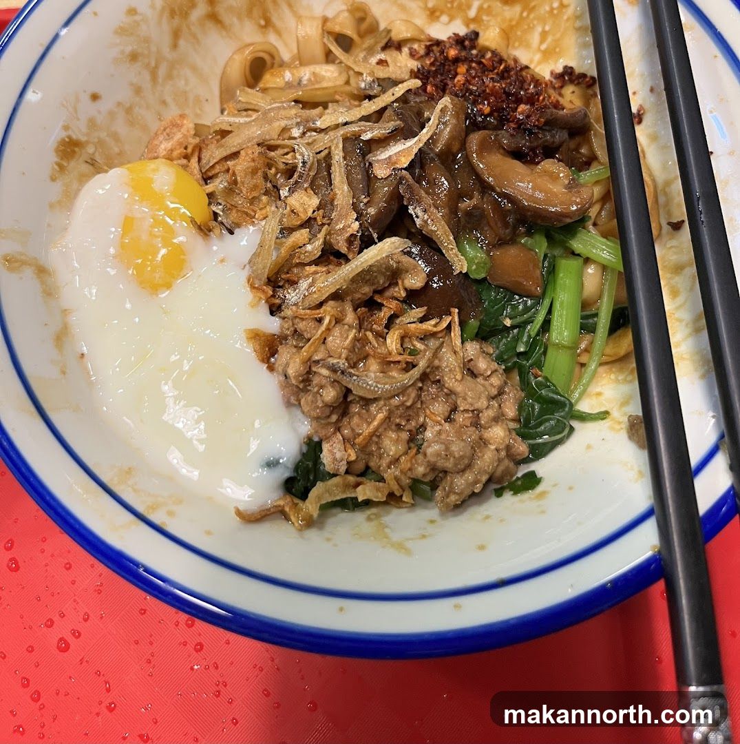 Noodles with Egg and Toppings