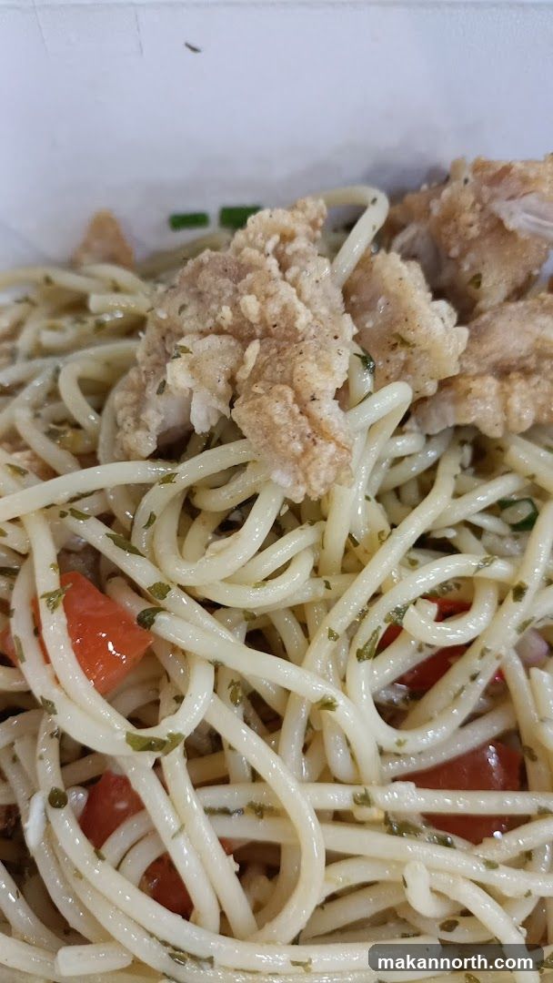Spaghetti with Fried Chicken