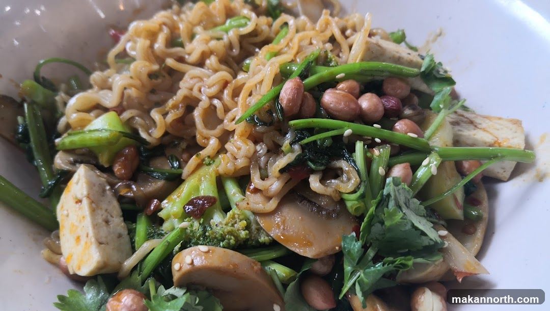 Noodle Dish with Tofu and Vegetables