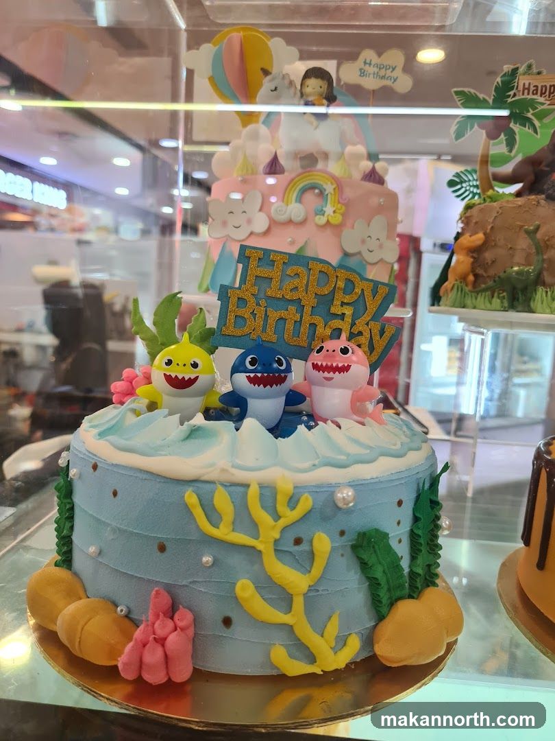 Baby Shark Birthday Cake
