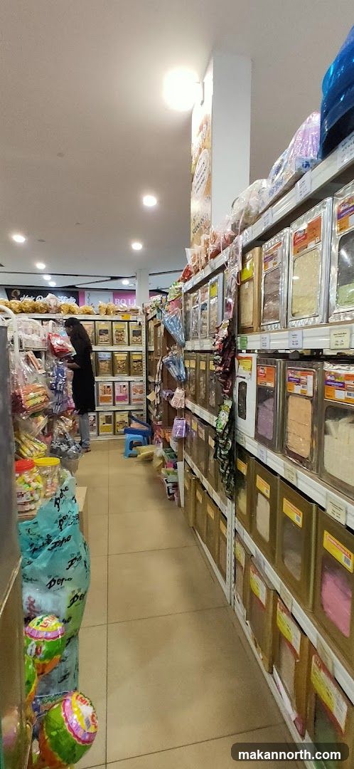 Aisle in a grocery store