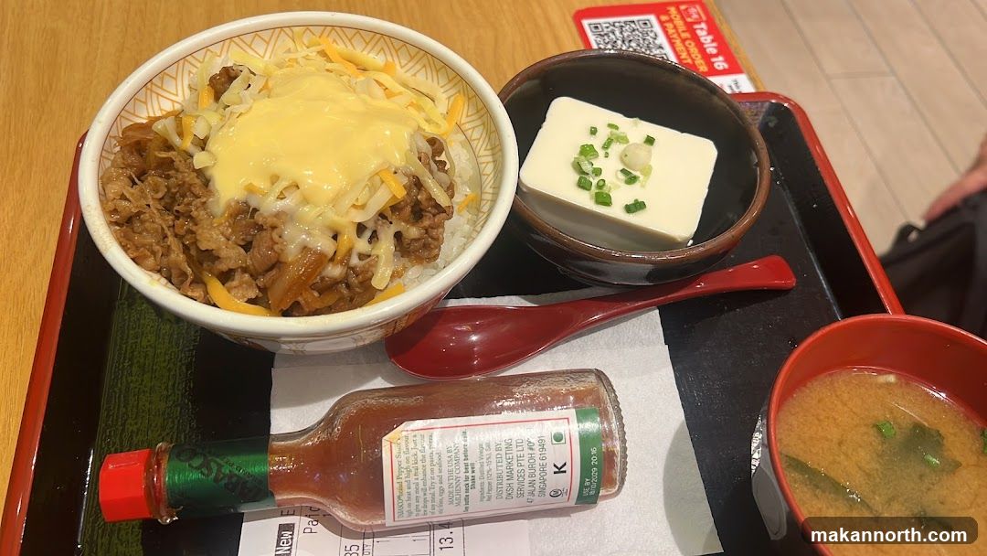 Beef bowl with cheese and side dishes