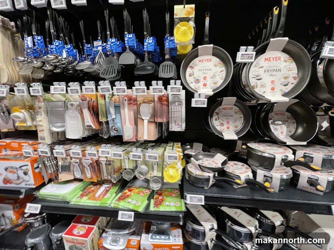 Kitchenware Display