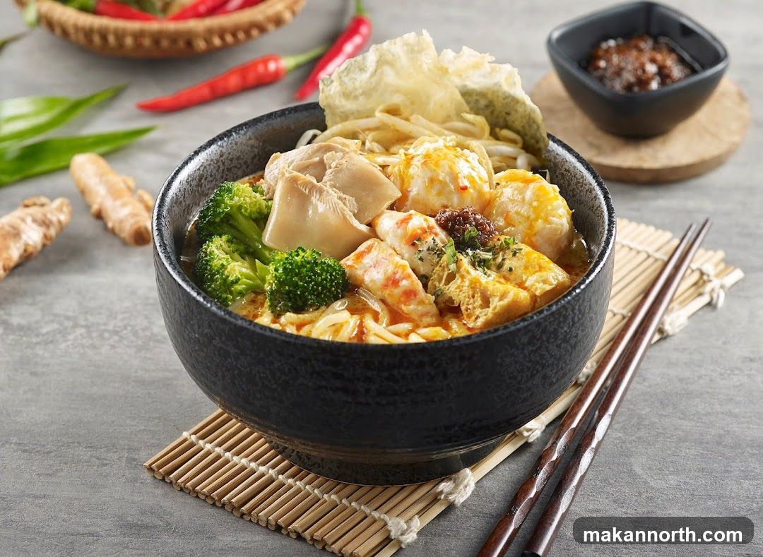 Bowl of Noodles with Broccoli and Chicken