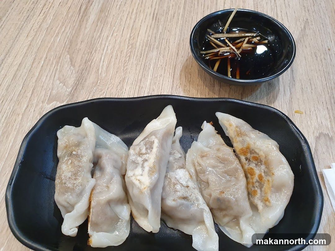 Pan-fried dumplings with dipping sauce