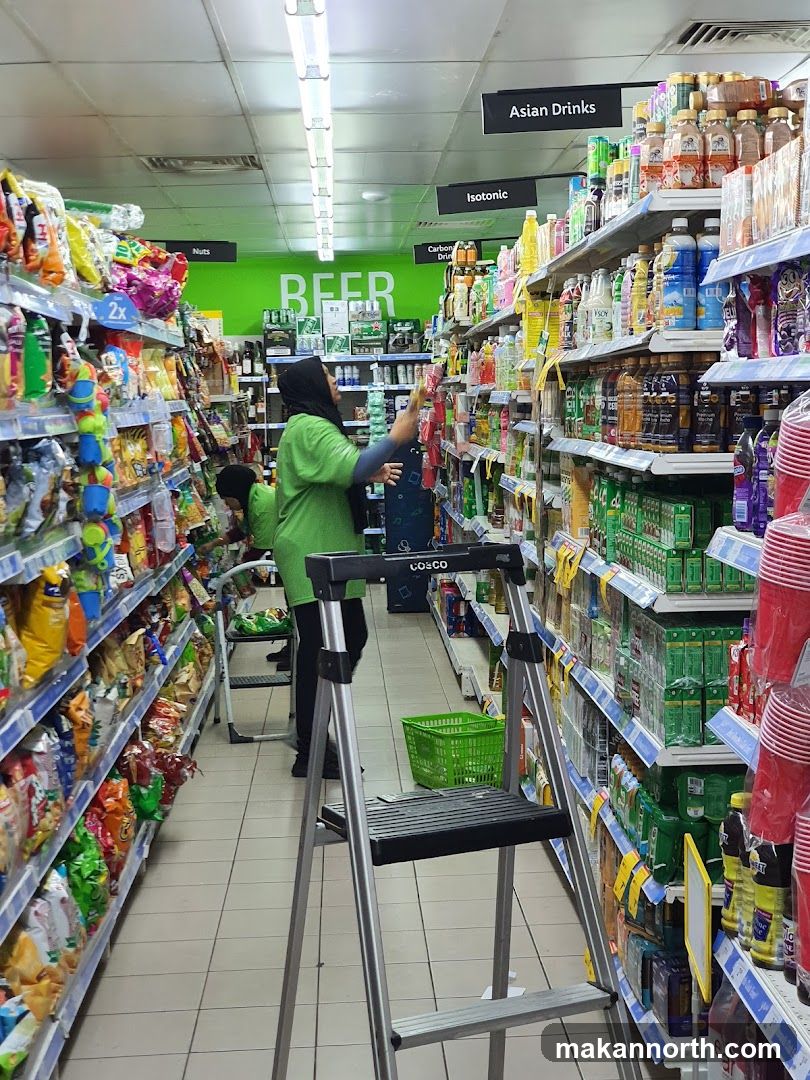 Supermarket Aisle