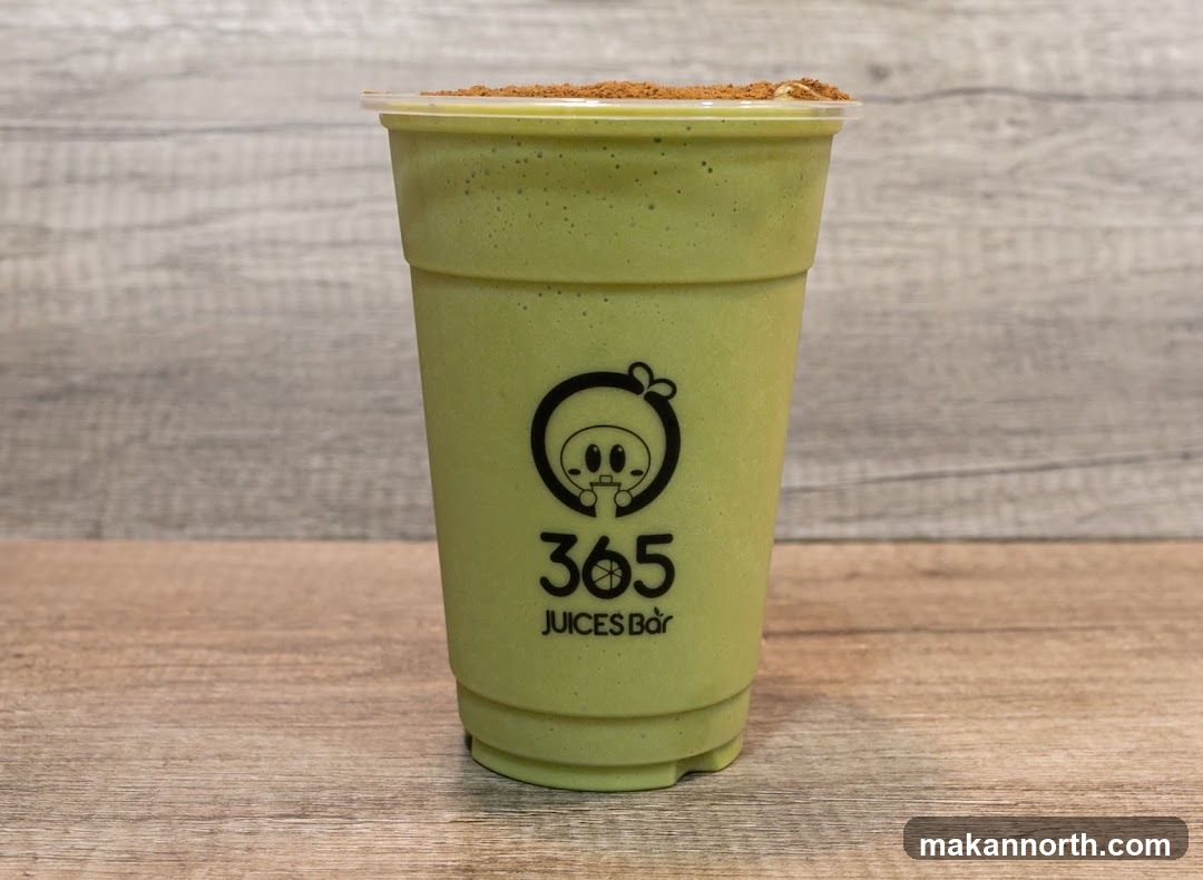 Green Smoothie with Cinnamon Topping