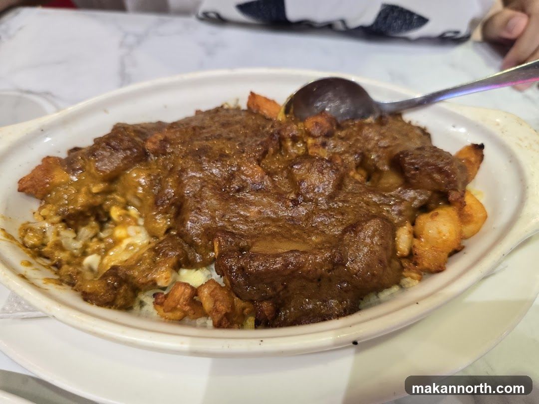 Curry Rice with Meat and Shrimp