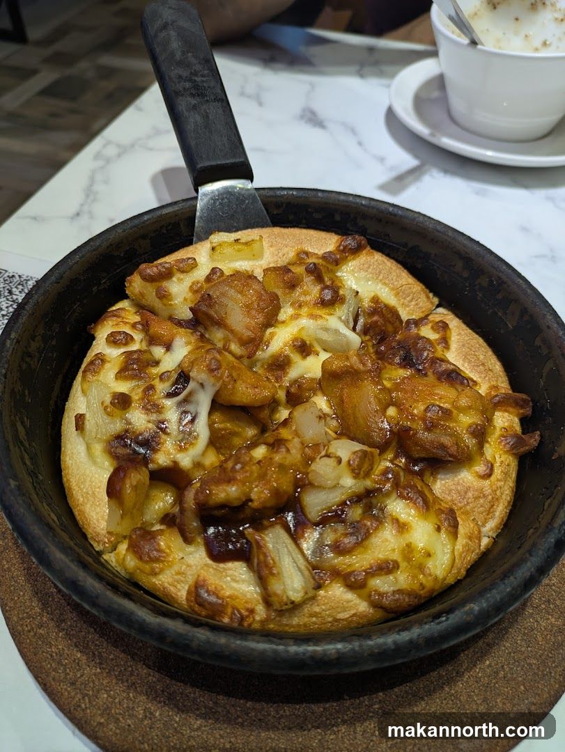 Mini Pizza with Chicken and Pineapple