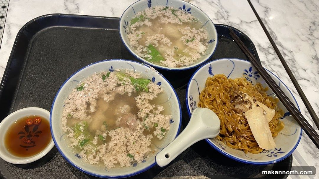 Noodles with Soup and Dipping Sauce