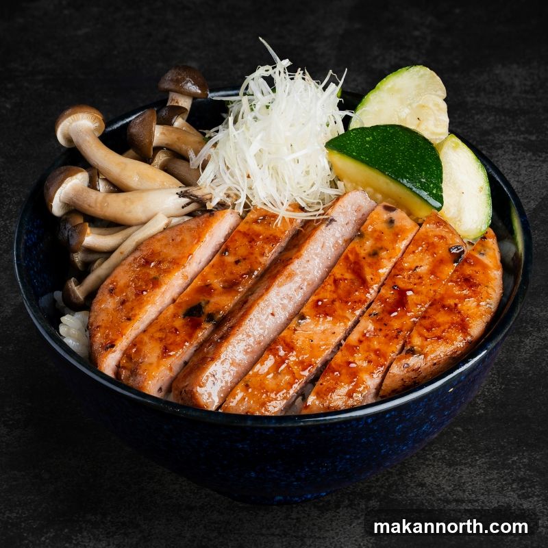 Pork Bowl with Mushrooms and Zucchini