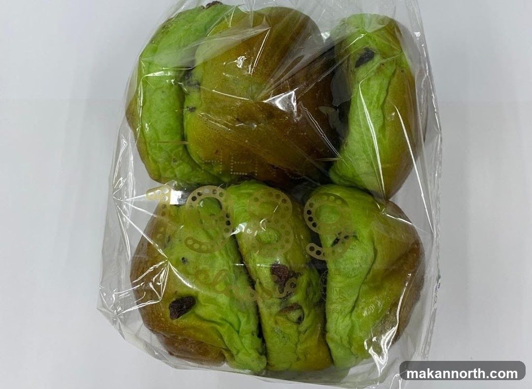 Green Bread Rolls