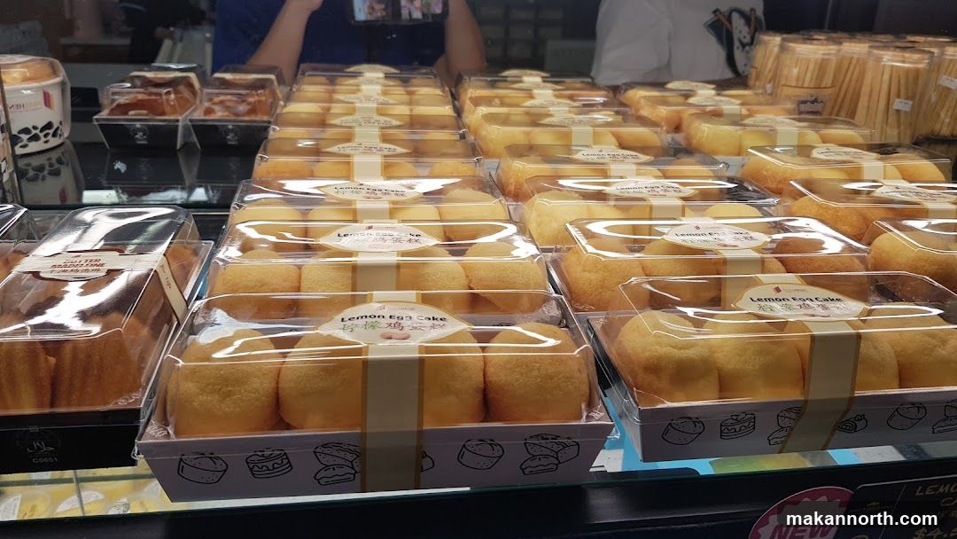 Cakes and Pastries Display