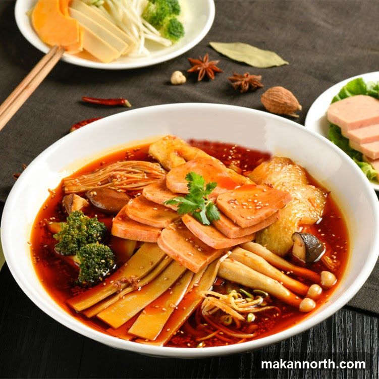Spicy Noodle Soup with Ham and Vegetables