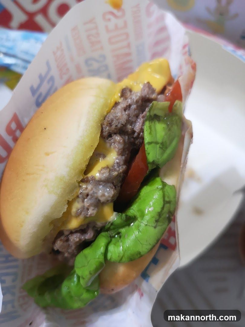 Cheeseburger with Lettuce and Tomato
