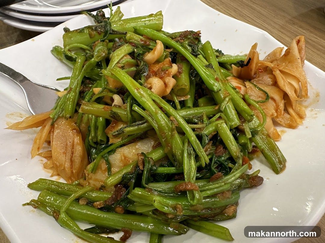 Stir-fried Water Spinach with Garlic