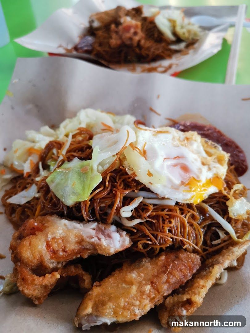 Fried Noodles with Fried Chicken and Egg