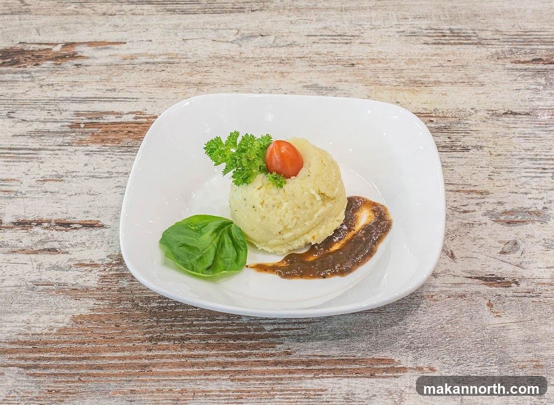 Mashed Potatoes with Garnish