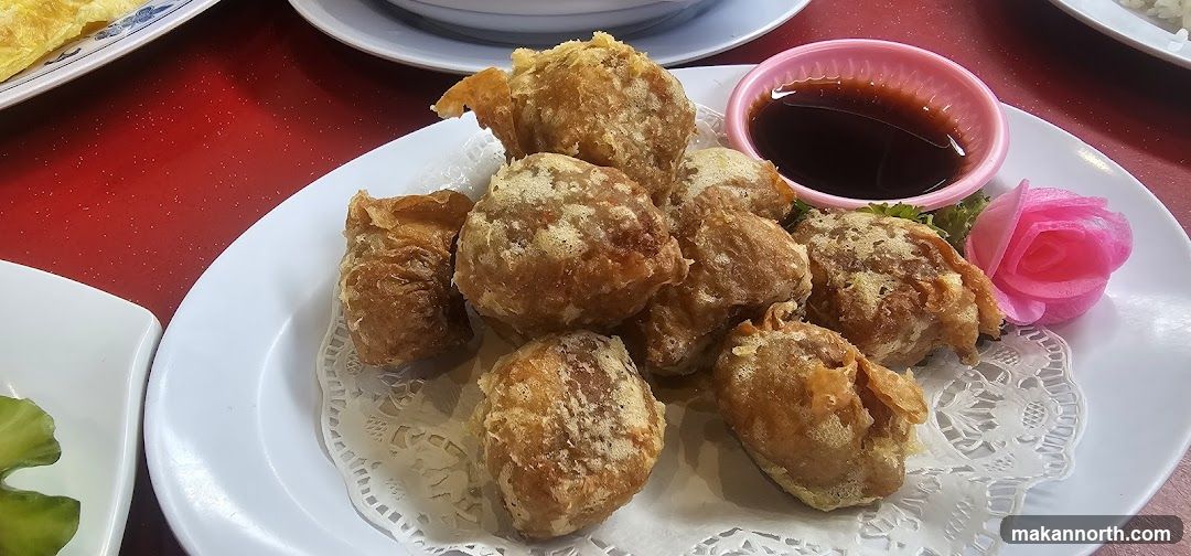 Fried Appetizers with Dipping Sauce