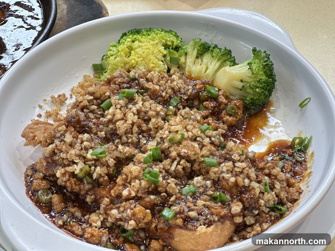 Crispy Fried Dish with Broccoli