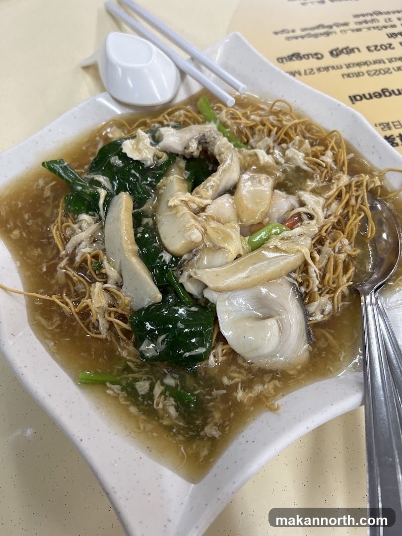 Crispy Noodles with Seafood and Vegetables