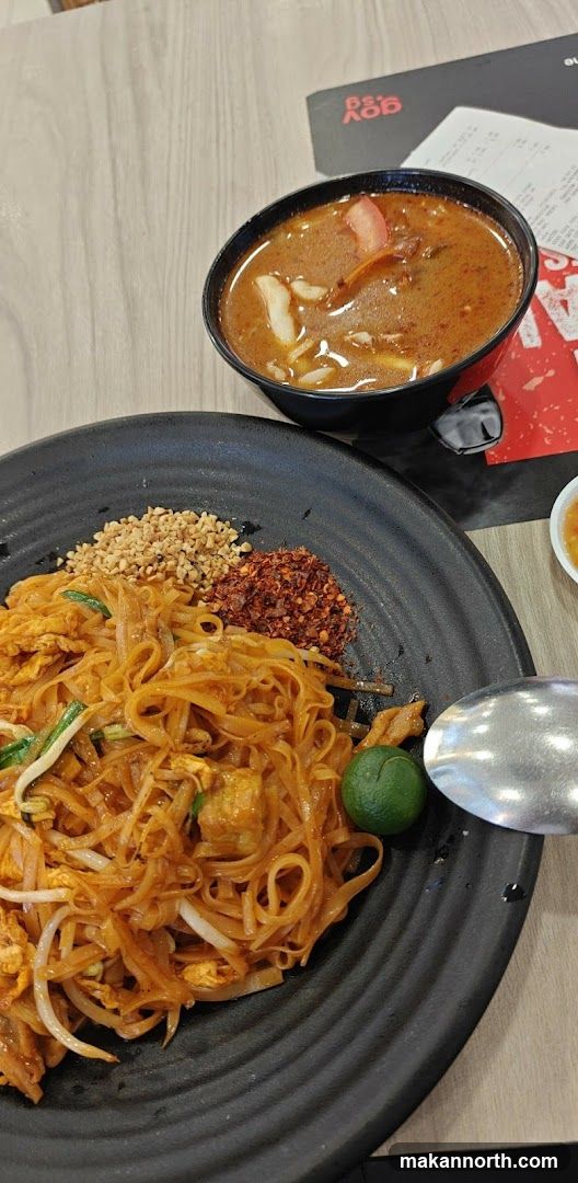 Pad Thai and Soup