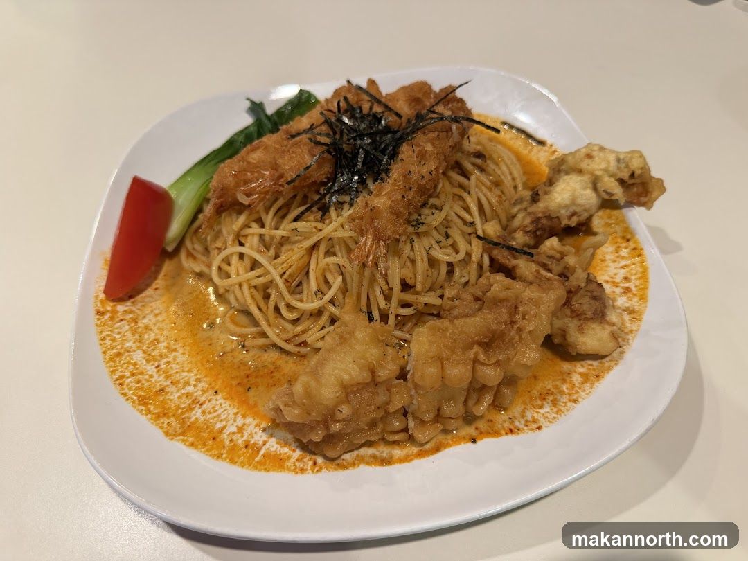 Spaghetti with Fried Seafood