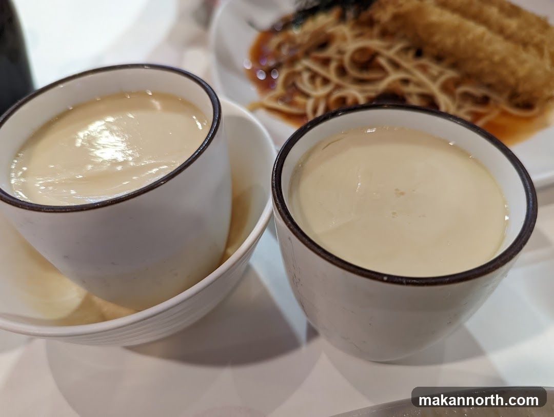 Dessert Cups with Noodles and Fried Food