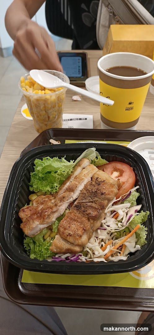 Grilled Chicken Salad with Corn and Coffee