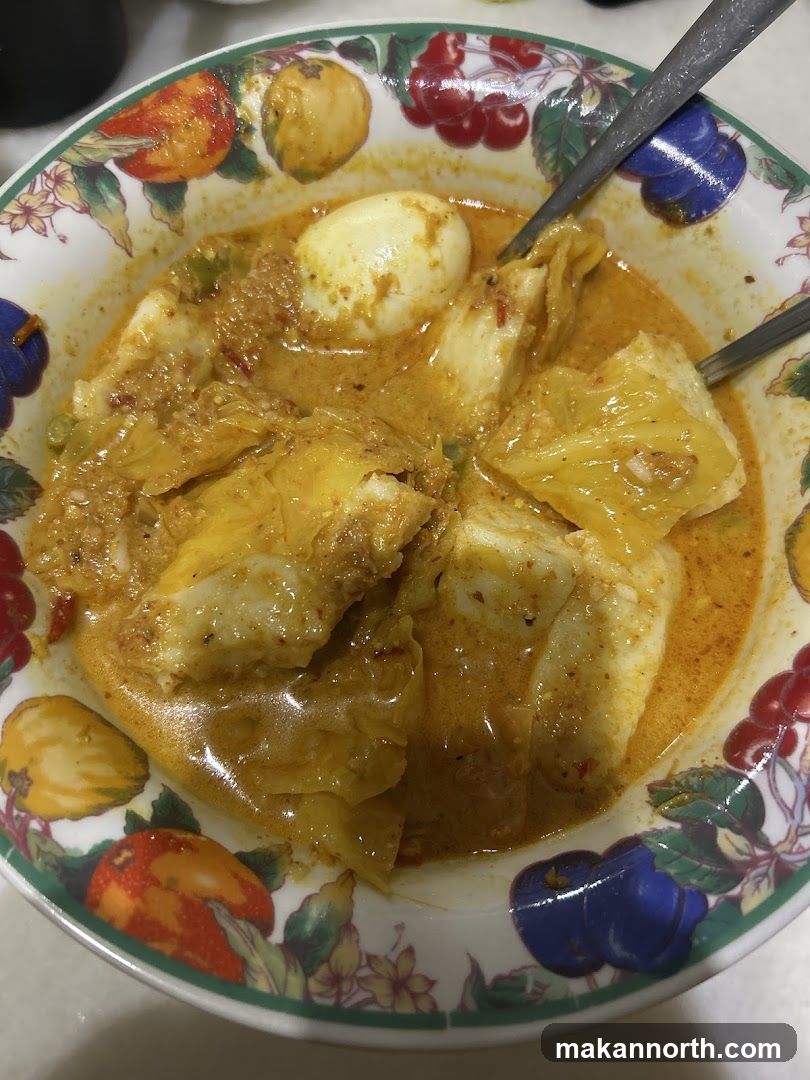Curry with Rice Cakes and Egg