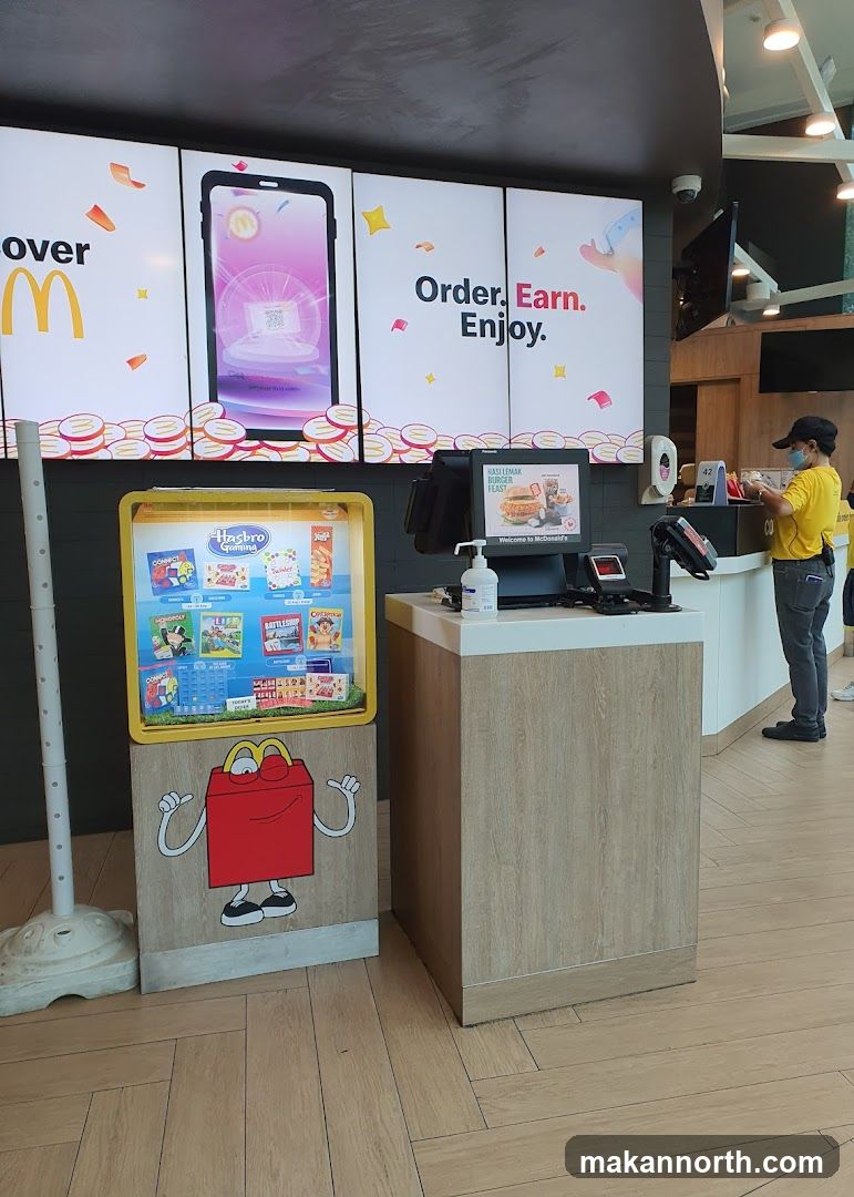 Fast Food Counter with Digital Menu and Game Display