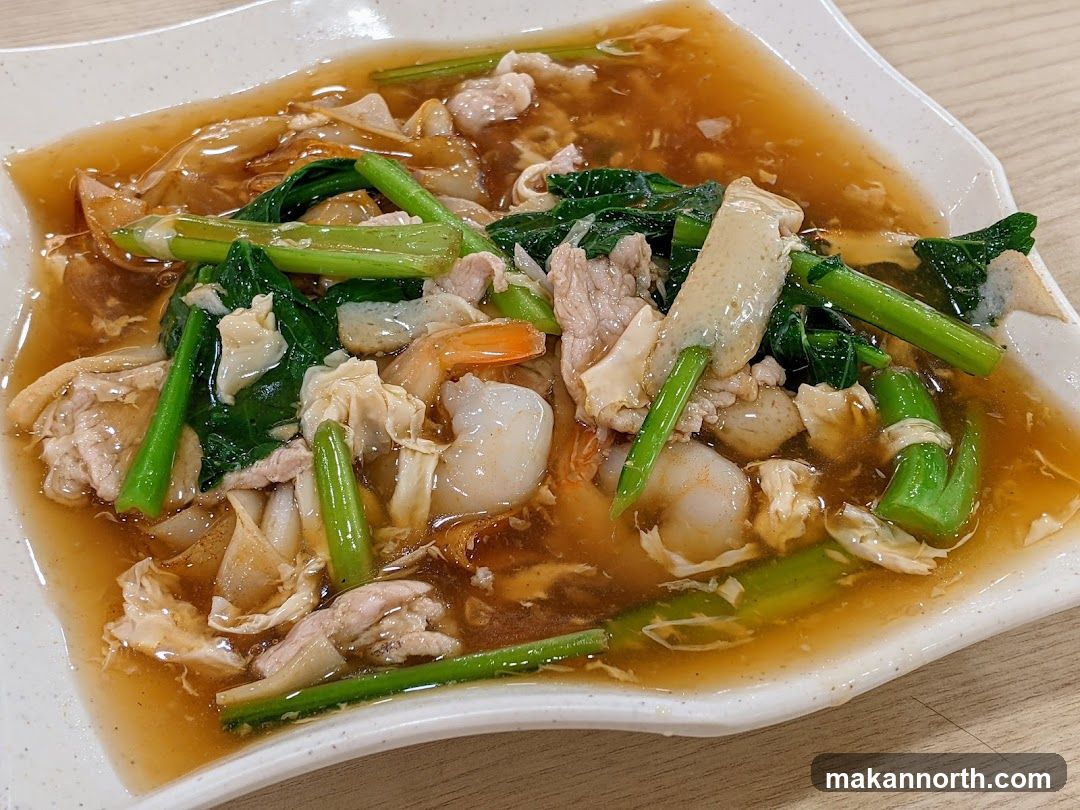 Noodles with Gravy and Vegetables