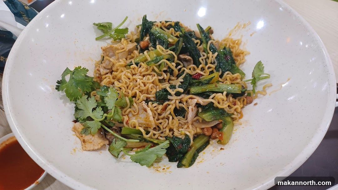 Noodle Dish with Vegetables and Meat