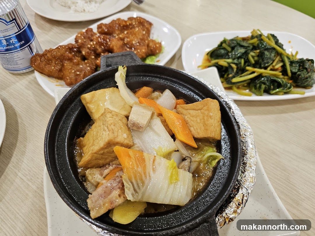 Hot Pot Dish with Side Dishes