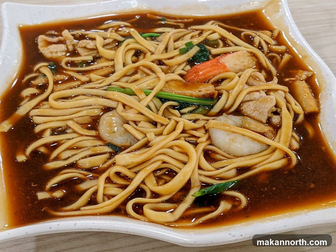 Noodles with Gravy and Seafood