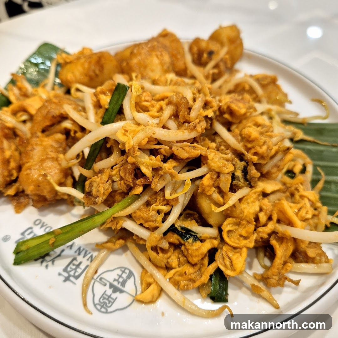 Stir-fried dish with eggs and bean sprouts