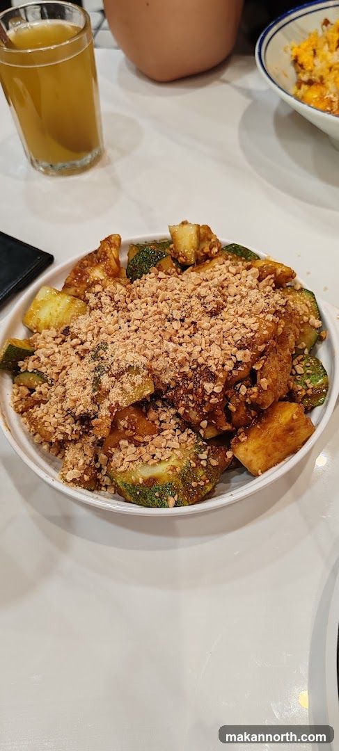Salad with Peanuts