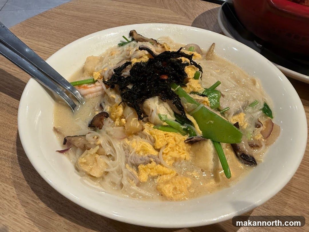 Noodle Soup with Seafood and Vegetables
