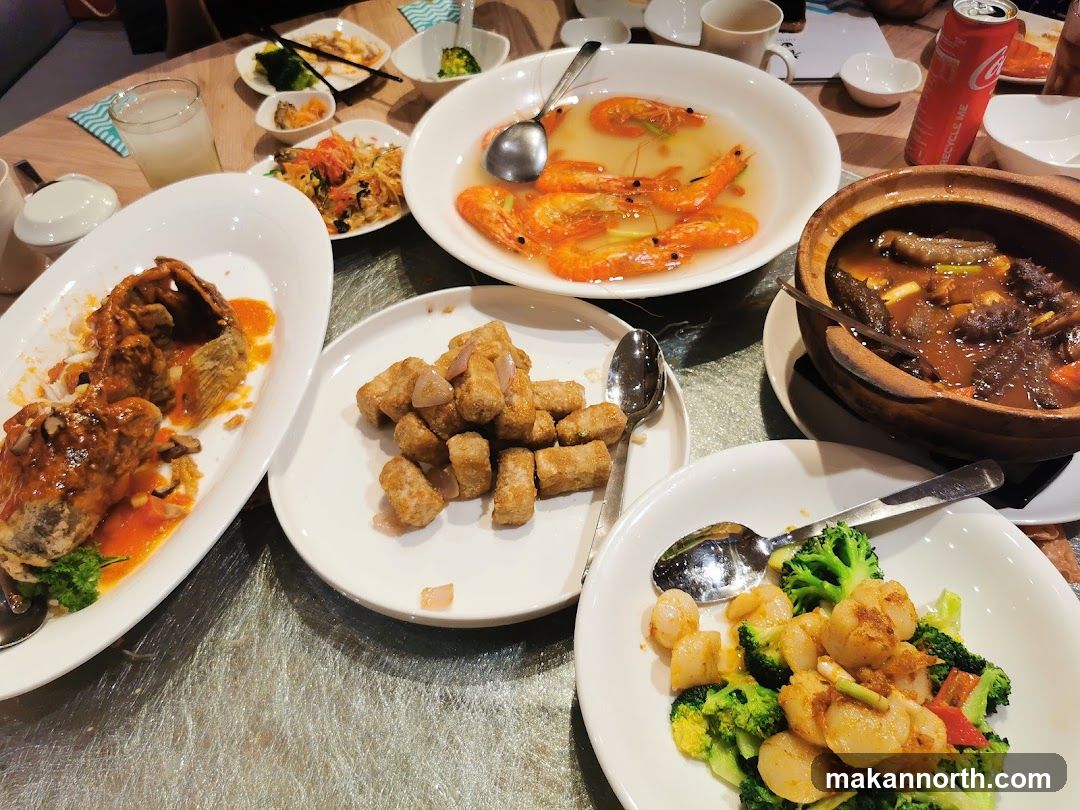 A table full of Chinese food dishes