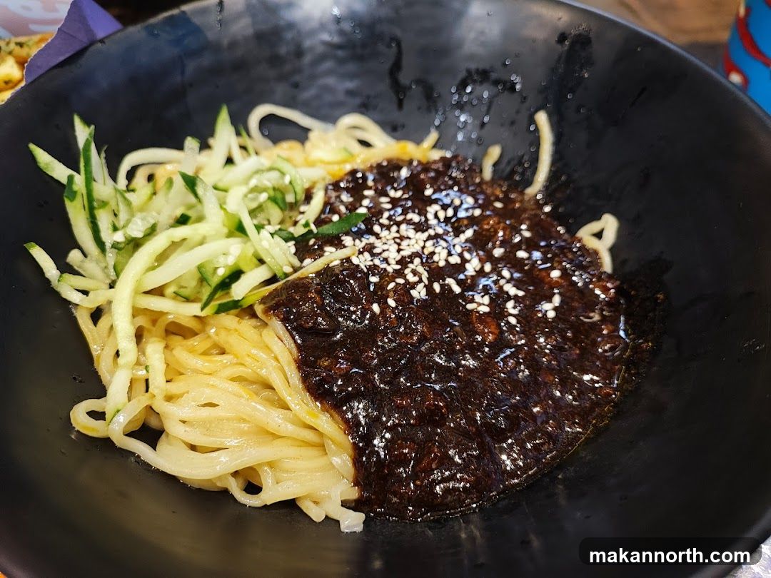Noodles with Dark Sauce and Cucumber
