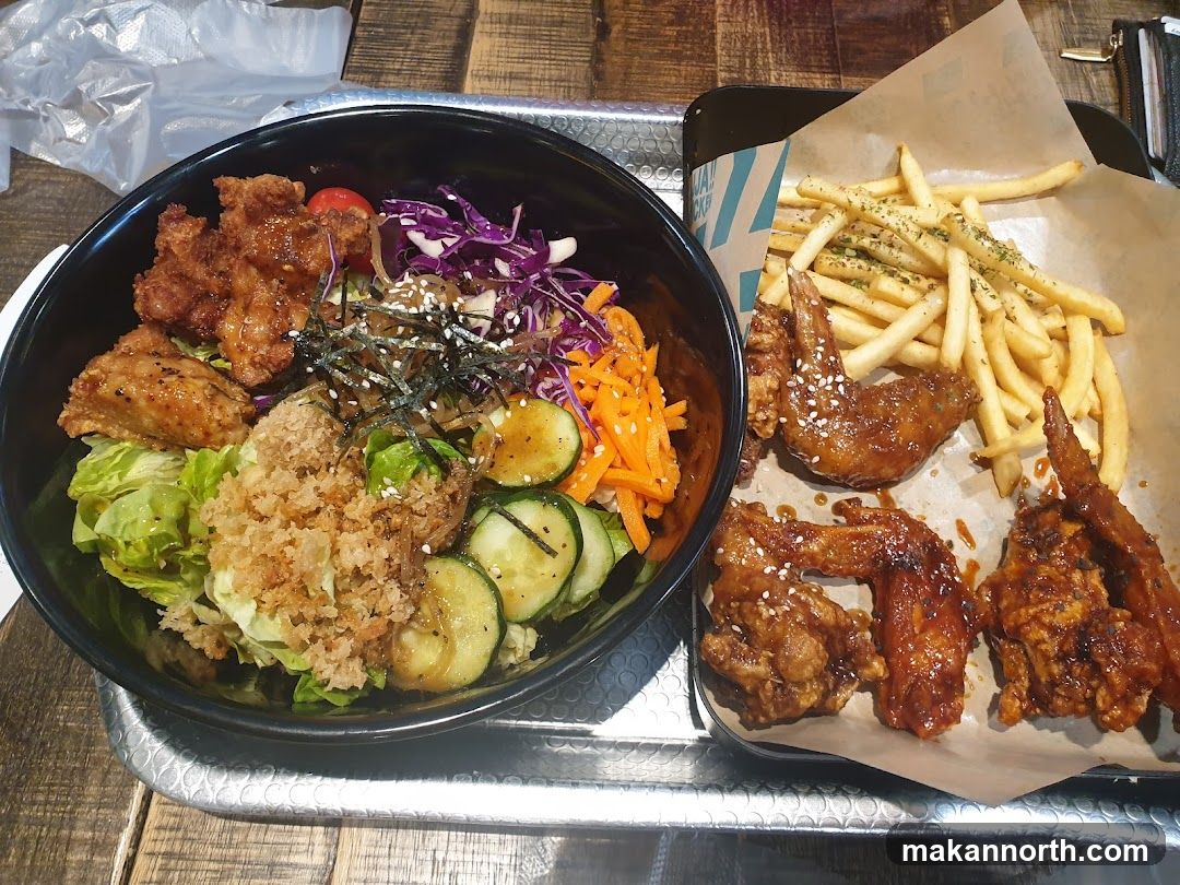 Chicken Wings and Salad Bowl