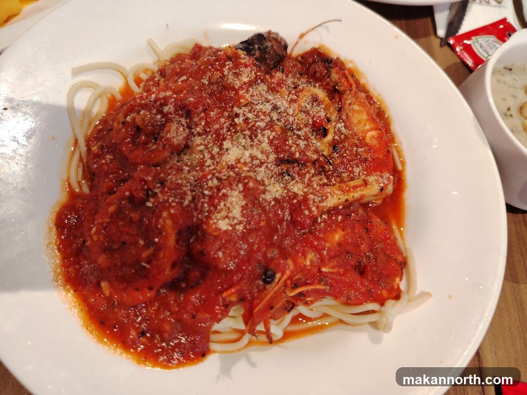 Spaghetti with Tomato Sauce and Shrimp